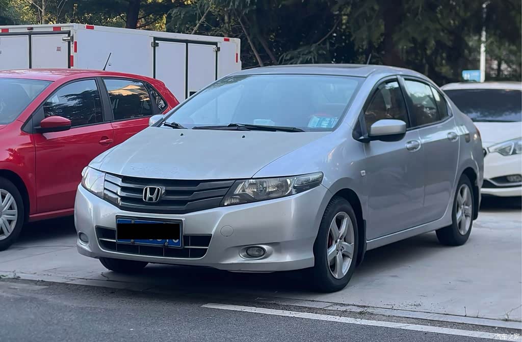 2011 Honda City Classic 1.5L Manual Elite Refined Edition, фото 1, лот 11132003