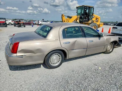 2001 LINCOLN TOWN CAR EXECUTIVE, фото 3, лот 10970268