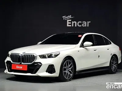 2024 BMW 5-Series 520i M Sport, фото 1, лот 10200132
