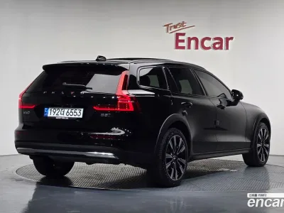 2023 Volvo V60 B5 Ultimate AWD, фото 2, лот 10125042
