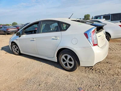 2015 TOYOTA PRIUS TWO, фото 2, лот 10581204