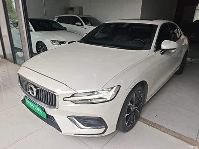 2021 Volvo S60 T4 Smart Elite Luxury, фото 1, лот 11301143