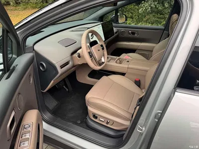 2025 Li Auto i6 2WD Base Model, фото 4, лот 11187811