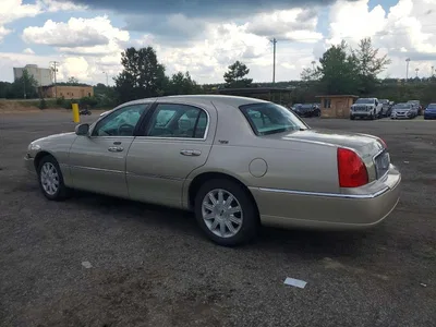 2011 LINCOLN TOWN CAR SIGNATURE LIMITED, фото 2, лот 10874929