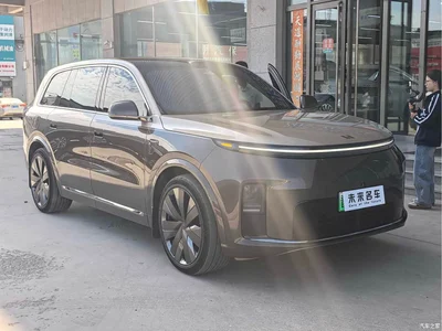 2026 Li Auto Li Xiang L9 Base Model, фото 3, лот 10821931