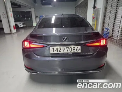 2023 Lexus ES 300h Executive, фото 2, лот 10033706