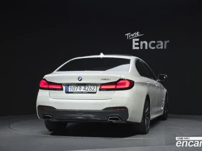 2022 BMW 5-Series 520i M Sport, фото 3, лот 10046497