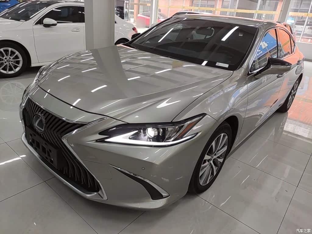 2020 Lexus ES Model 300h Excellence Edition, фото 1, лот 11220907