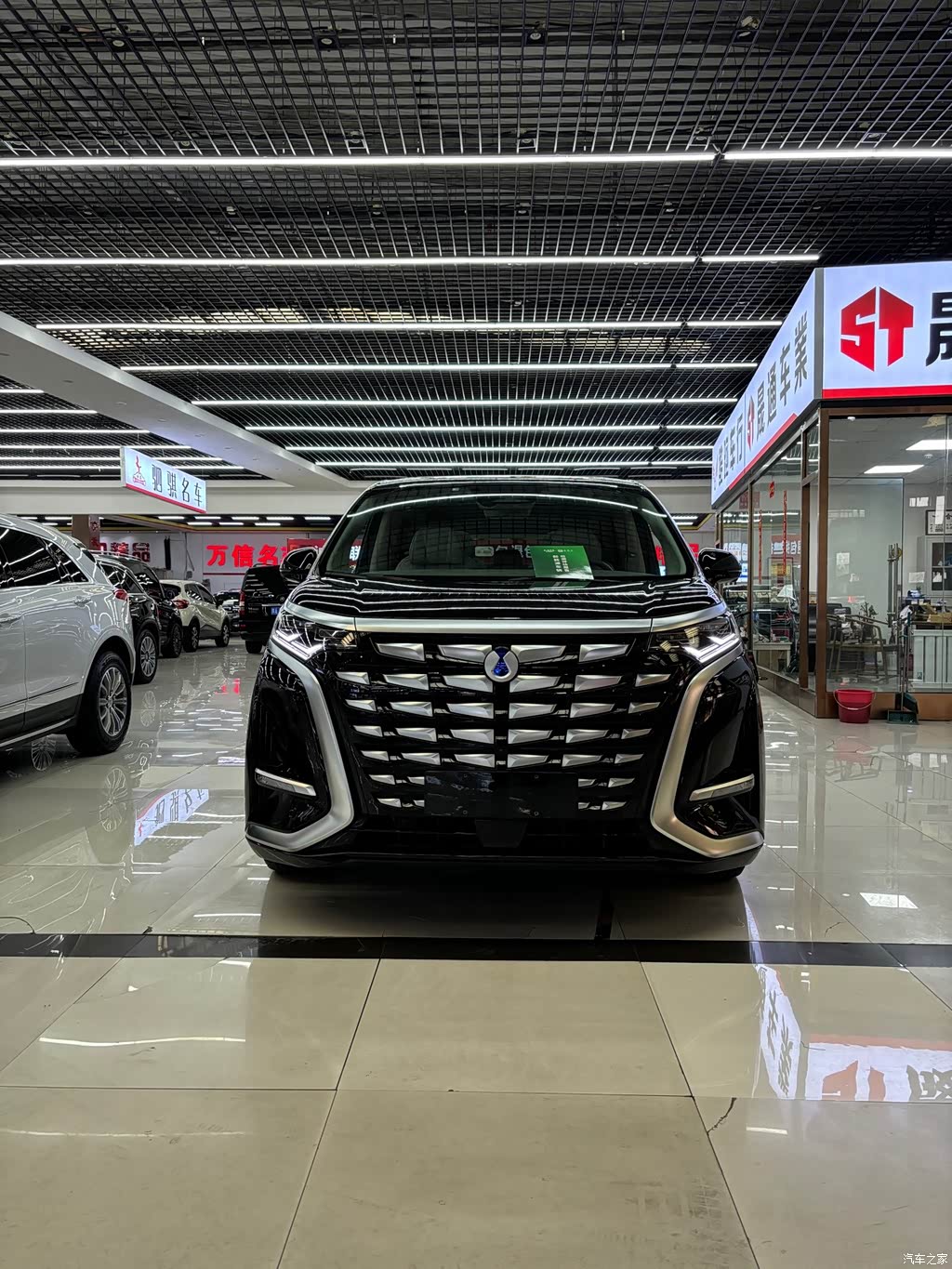 2022 Denza D9 DM-i 1040 Premium, фото 2, лот 11205184