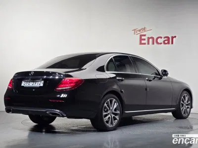 2019 Mercedes-Benz E-Class E300 4MATIC Avnatgarde, фото 1, лот 10058714