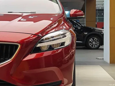 2018 Volvo V40 T3 Inscription Edition, фото 2, лот 10351590