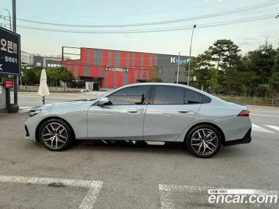 2025 BMW 5-Series 520i M Sport, фото 1, лот 10049474