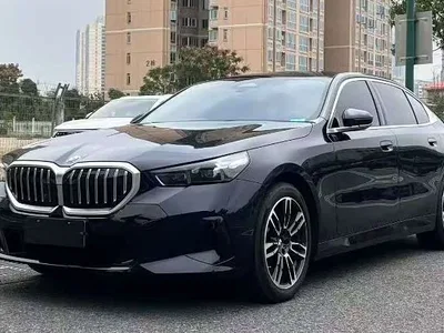 2026 BMW 5 Series 530Li Leading M Sport Package, фото 1, лот 11212207