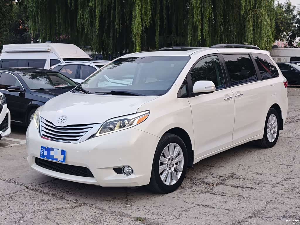 2015 Toyota Sienna 3.5L 4WD L, фото 1, лот 11224969
