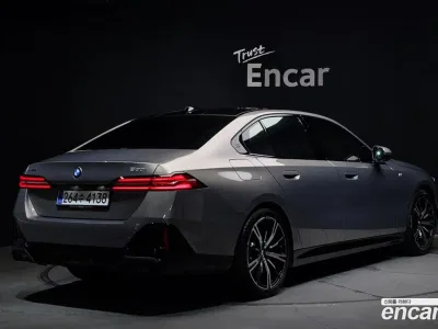 2025 BMW 5-Series 530i xDrive M Sport, фото 1, лот 10057350