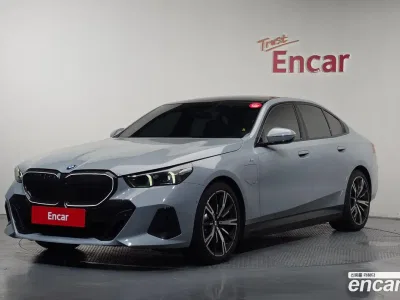 2025 BMW 5-Series 530e M Sport, фото 1, лот 10208323