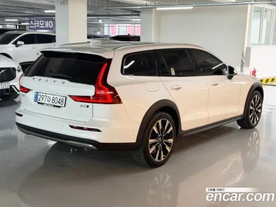 2025 Volvo V60 B5 Ultra AWD, фото 2, лот 10121348