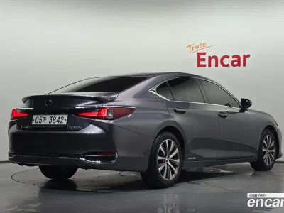 2019 Lexus ES 300h Supreme, фото 2, лот 10518250