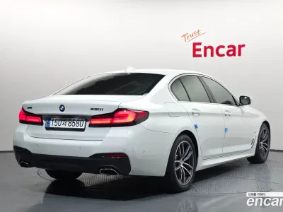 2022 BMW 5-Series 520i M Sport, фото 2, лот 10076696