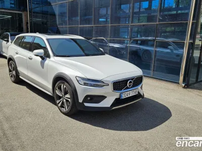2021 Volvo V60 B5 Pro AWD, фото 1, лот 10122137