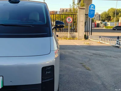 2024 Li Auto MEGA Ultra, фото 4, лот 10446033