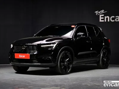 2025 Volvo XC40 B4 Black Edition, фото 1, лот 10114404