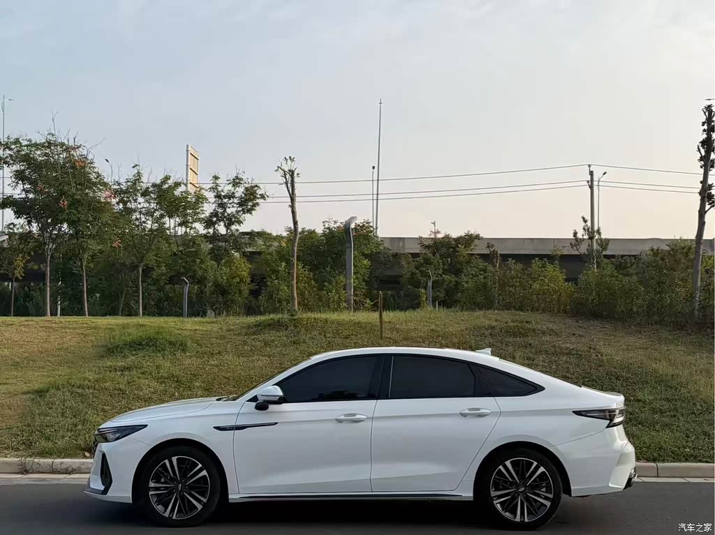 2023 Chery Arrizo 8 Model High Energy Edition 2.0T DCT Speed, фото 3, лот 11220791