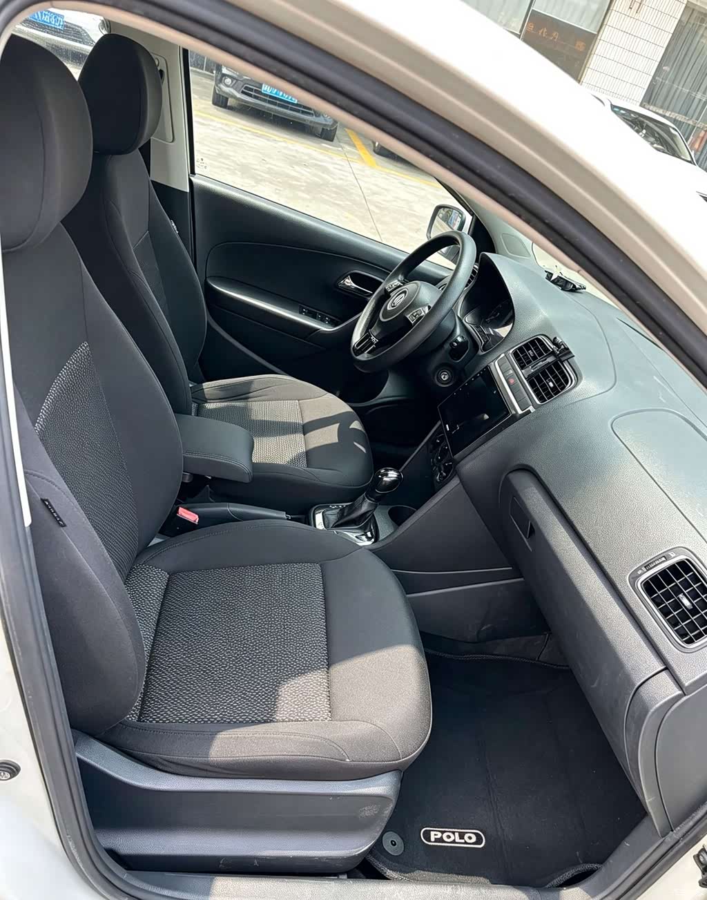 2013 Volkswagen Polo 1.6L Automatic Comfort Edition, фото 3, лот 11216355