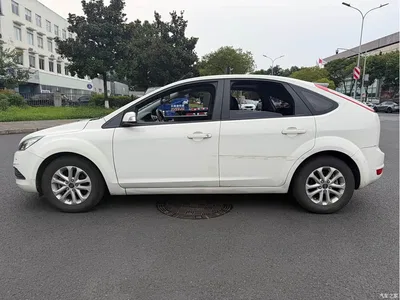 2013 Ford Focus Hatchback Classic 1.8L Auto Million Edition, фото 4, лот 10294782