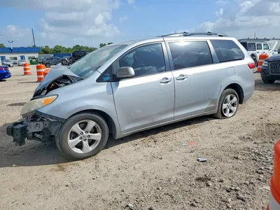 2015 TOYOTA SIENNA LE, фото 1, лот 10534529