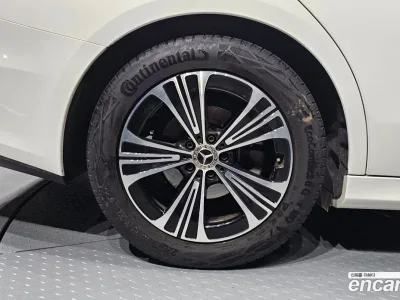 2025 Mercedes-Benz E-Class E200 Avantgarde, фото 4, лот 10164162