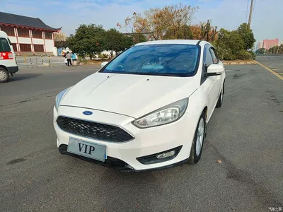2015 Ford Focus Hatchback 1.6L Automatic Comfort, фото 3, лот 10296076