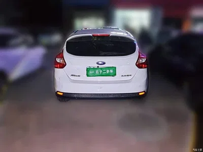 2012 Ford Focus Hatchback 1.6L Manual Trend, фото 3, лот 10306853