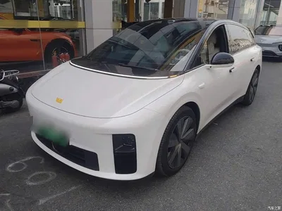 2025 Li Auto i6 4WD Base Model, фото 1, лот 11174919