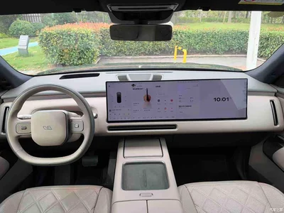 2026 Li Auto Li Xiang L9 Base Model, фото 4, лот 11202332
