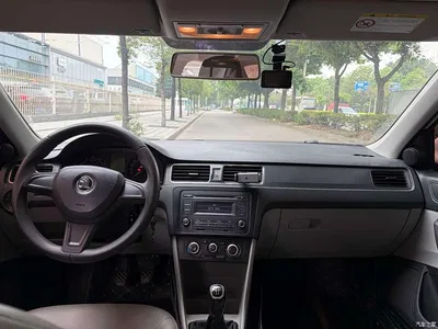 2015 Škoda Rapid 1.6L Manual Smart Selection, фото 2, лот 10349481