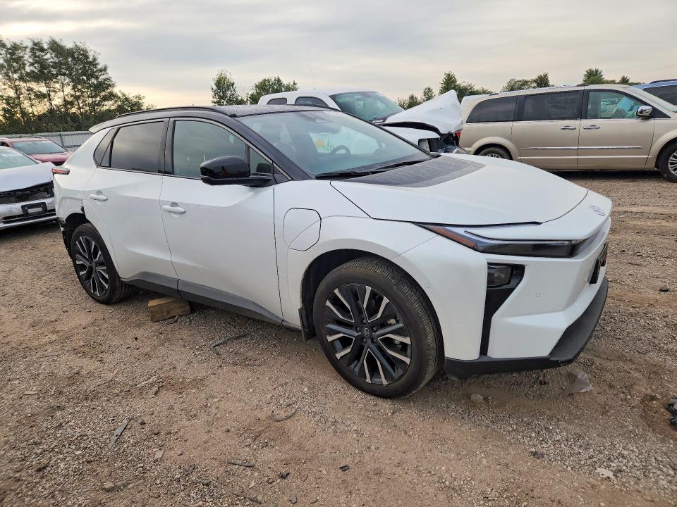 2026 TOYOTA BZ LIMITED, фото 4, лот 10503791