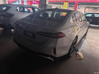 2025 BMW 5 Series 530Li Leading M Sport Package, фото 2, лот 11202422