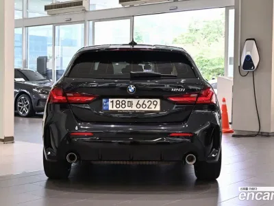 2023 BMW 1-Series 120i M Sports, фото 2, лот 10039765
