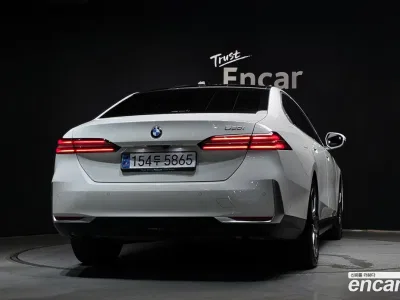 2024 BMW 5-Series 520i, фото 4, лот 10110799