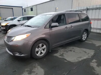 2017 TOYOTA SIENNA LE, фото 1, лот 10493308