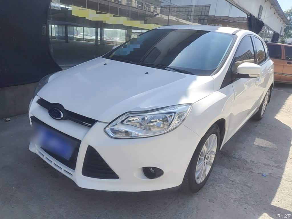 2012 Ford Focus Hatchback 1.6L Automatic Comfort, фото 1, лот 11227248