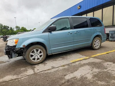 2010 CHRYSLER TOWN & COUNTRY LX, фото 1, лот 10664854