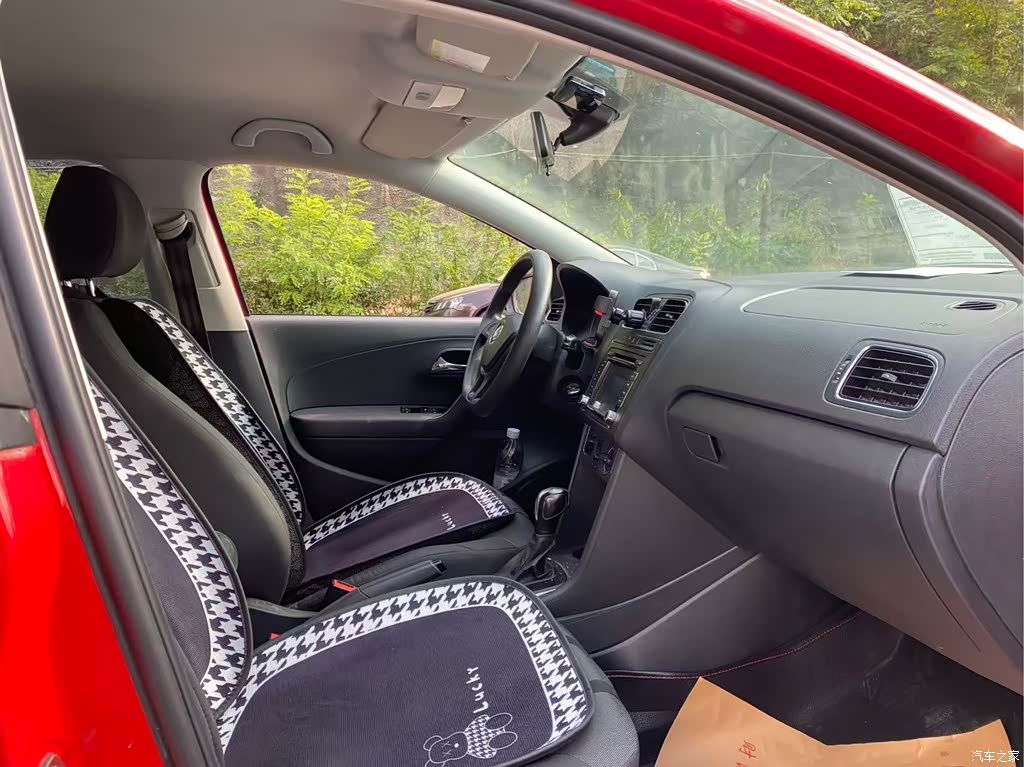 2014 Volkswagen Polo 1.4L Automatic Comfort Edition, фото 4, лот 11215135