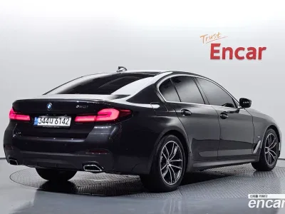 2022 BMW 5-Series 520i M Sport, фото 2, лот 11588396