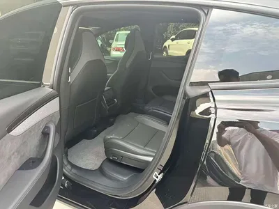 2025 Tesla Model Y L, фото 4, лот 10816592