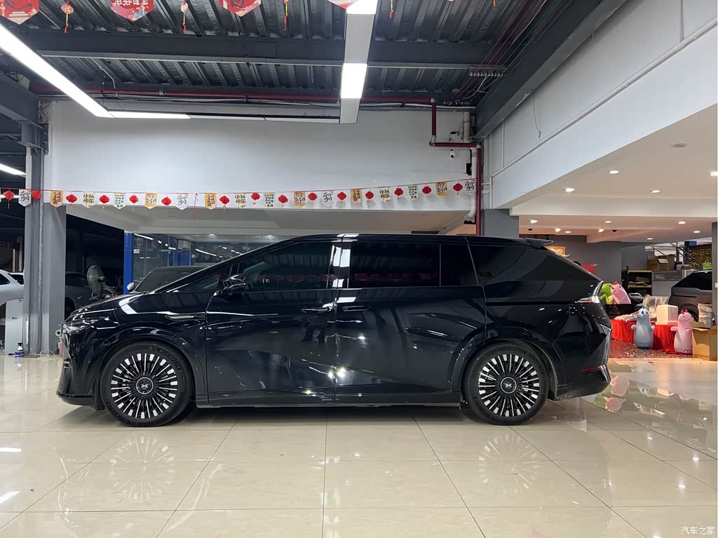 2025 XPeng X9 740 Ultra Long Range Max, фото 4, лот 11141724