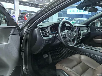 2023 Volvo XC60 B5 AWD Smart Luxury Edition, фото 4, лот 10365377