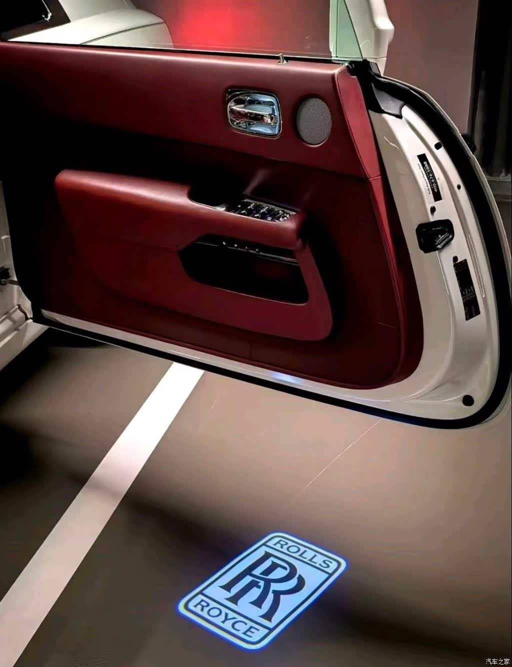 2013 Rolls-Royce Wraith 6.6T Standard, фото 4, лот 10237624