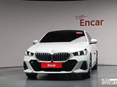 2025 BMW 5-Series 530i xDrive M Sport, фото 2, лот 10780704